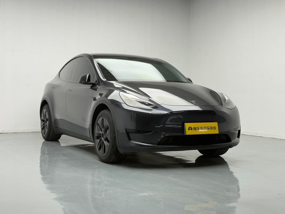 Tesla Model Y 2024 — фото автомобиля