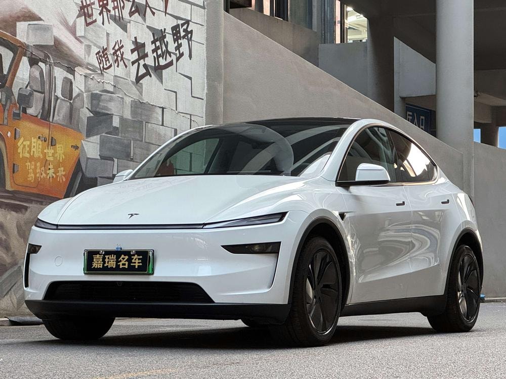 Tesla Model Y 2025 — фото автомобиля