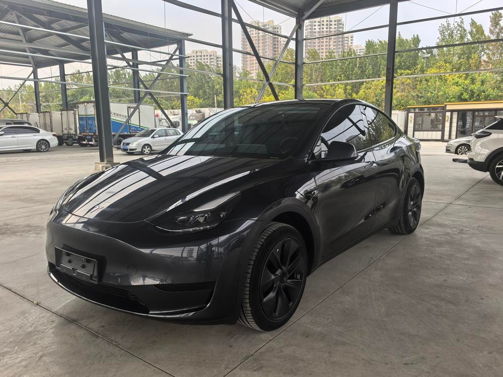 Tesla Model Y 2024 — фото автомобиля