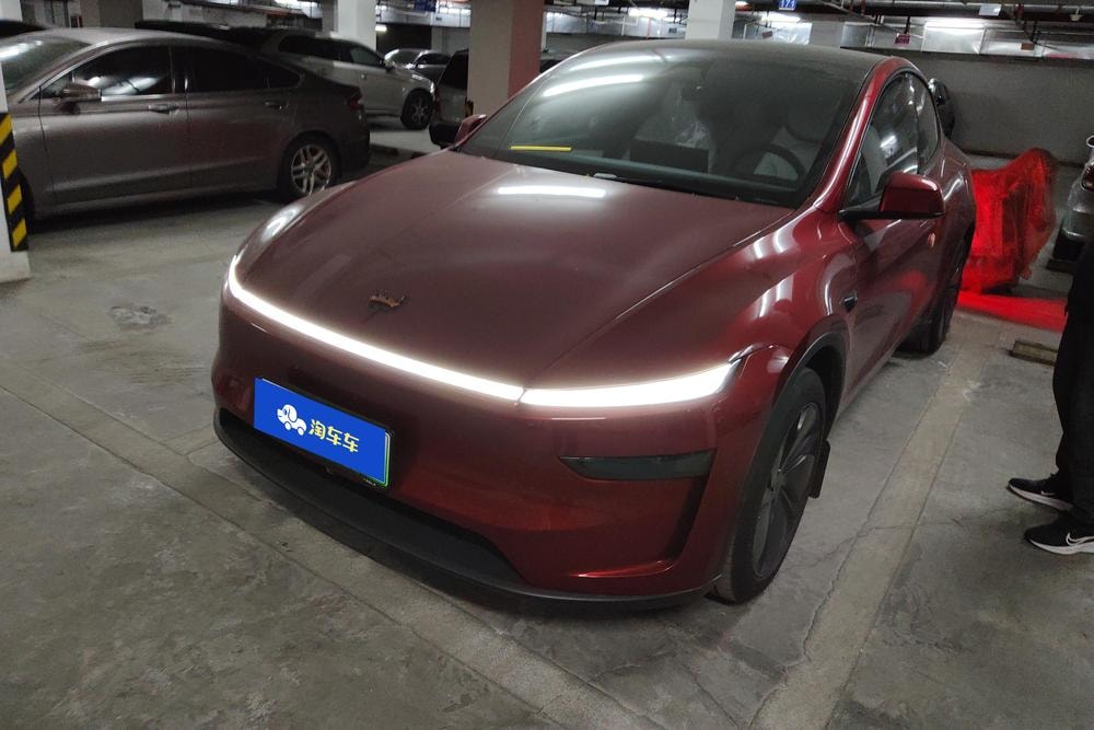 Tesla Model Y 2026 — фото автомобиля