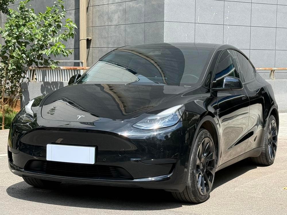 Tesla Model Y 2023 — фото автомобиля