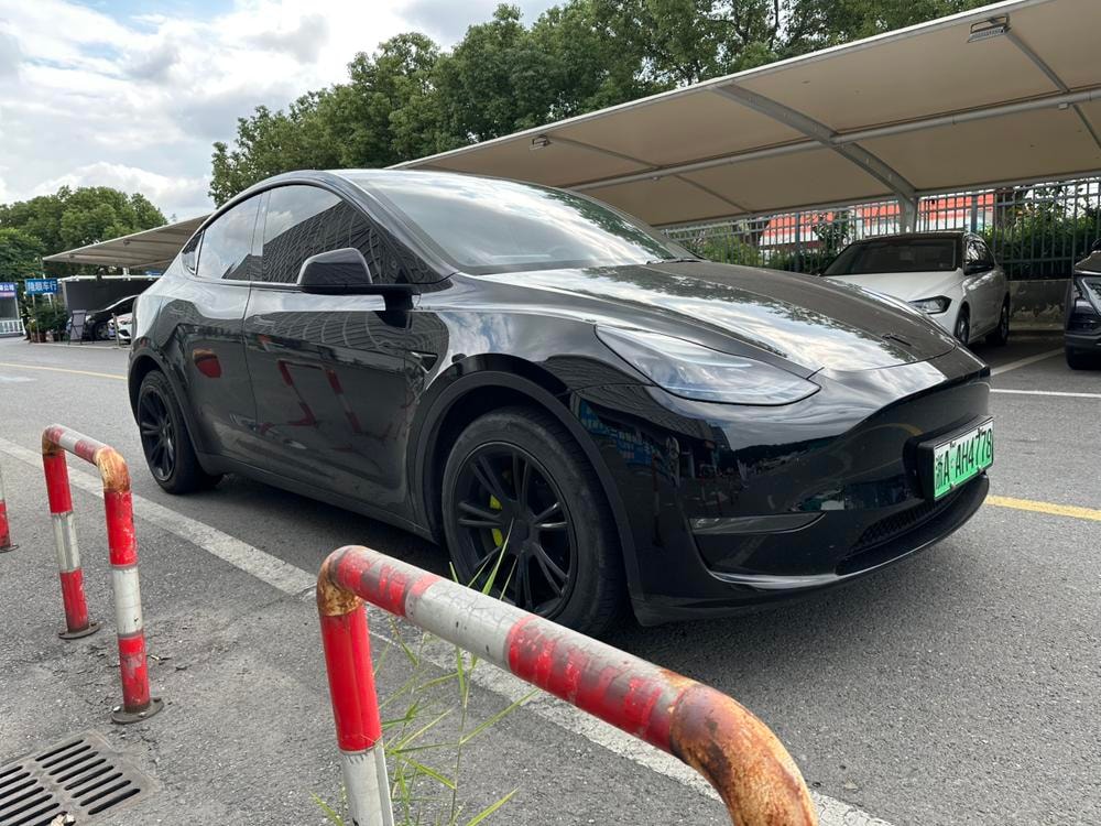 Tesla Model Y 2022 — фото автомобиля