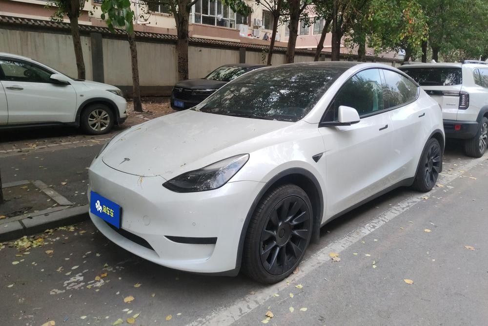 Tesla Model Y 2022 — фото автомобиля