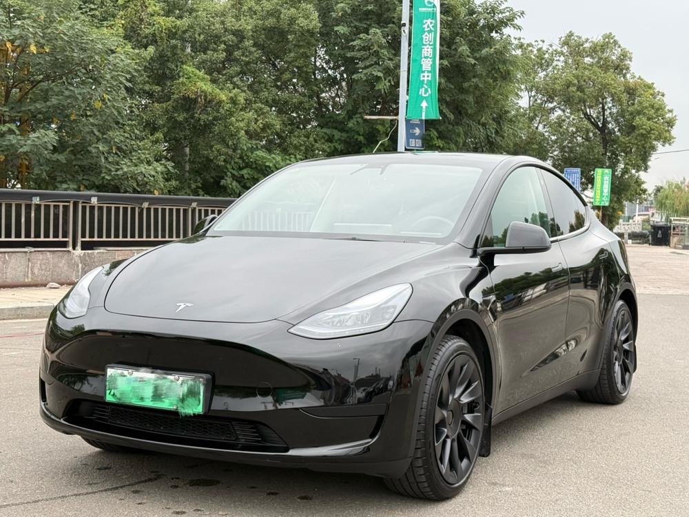 Tesla Model Y 2022 — фото автомобиля