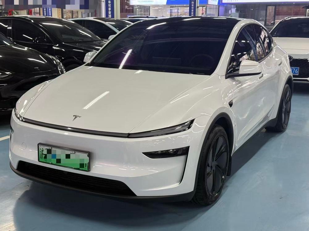 Tesla Model Y 2025 — фото автомобиля