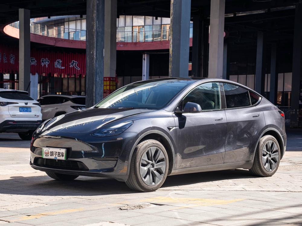 Tesla Model Y 2024 — фото автомобиля