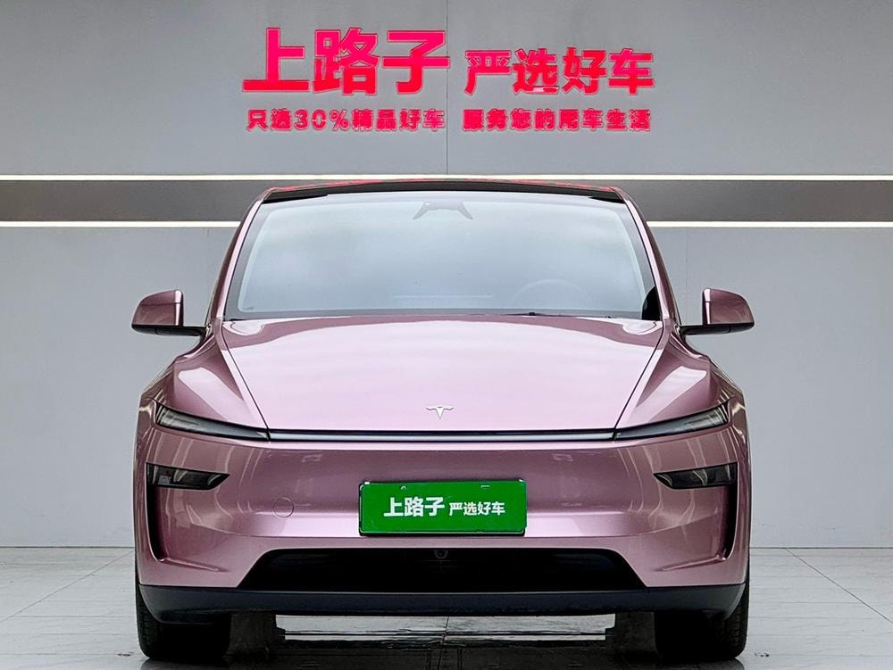 Tesla Model Y 2025 — фото автомобиля