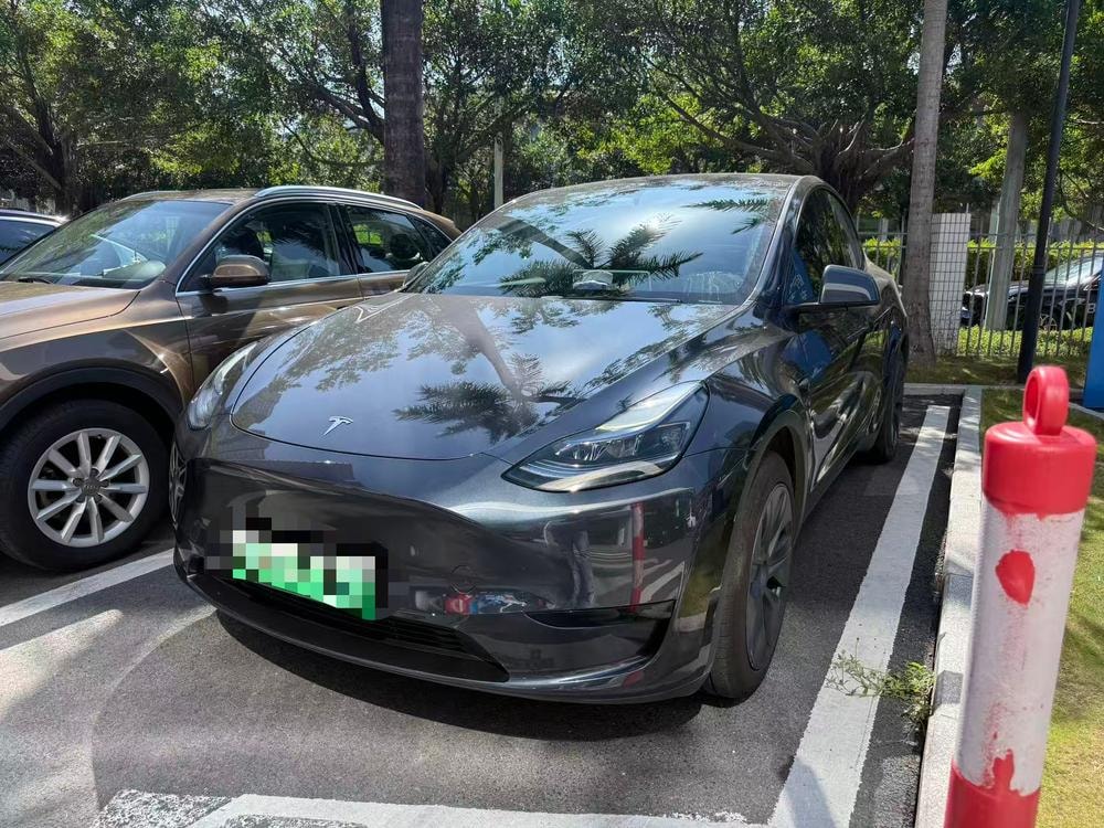 Tesla Model Y 2024 — фото автомобиля