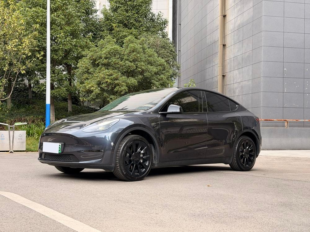 Tesla Model Y 2023 — фото автомобиля