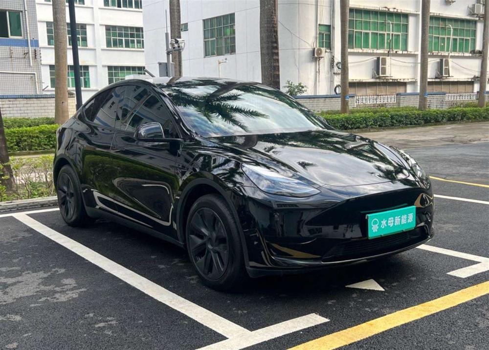 Tesla Model Y 2024 — фото автомобиля