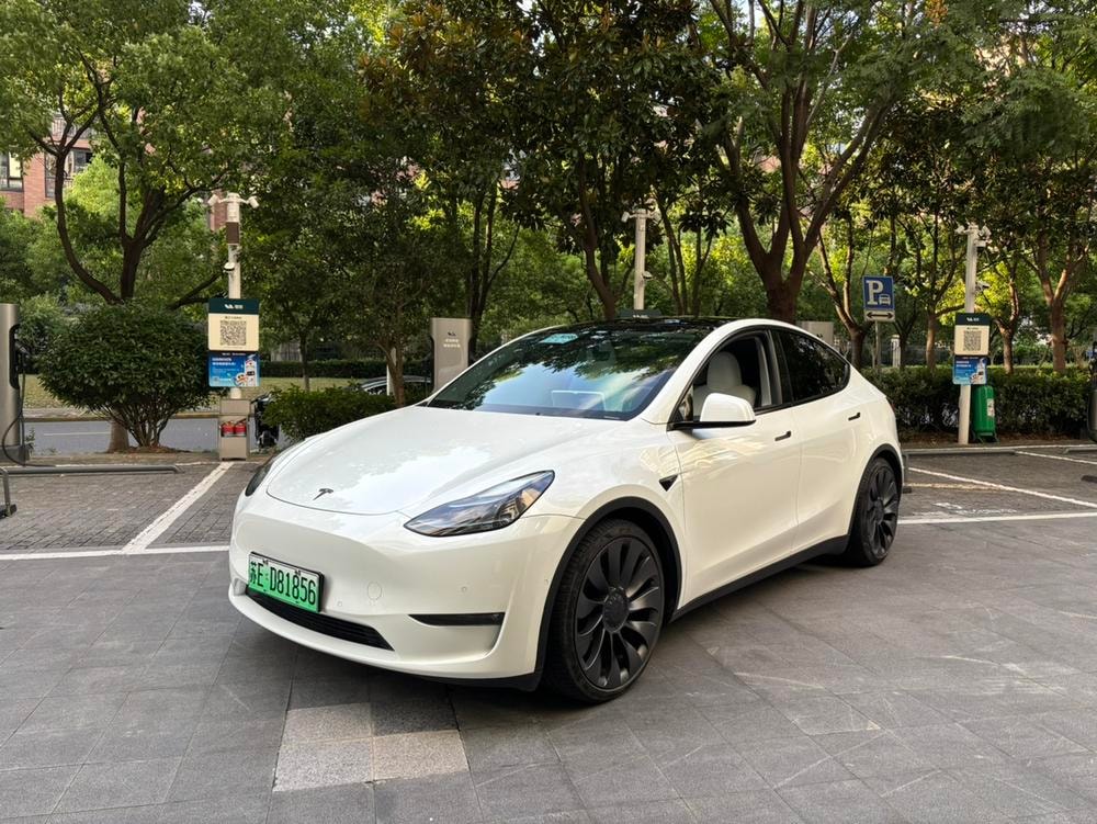 Tesla Model Y 2022 — фото автомобиля