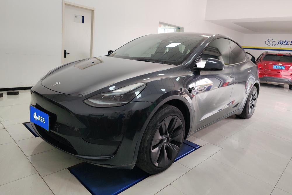 Tesla Model Y 2024 — фото автомобиля