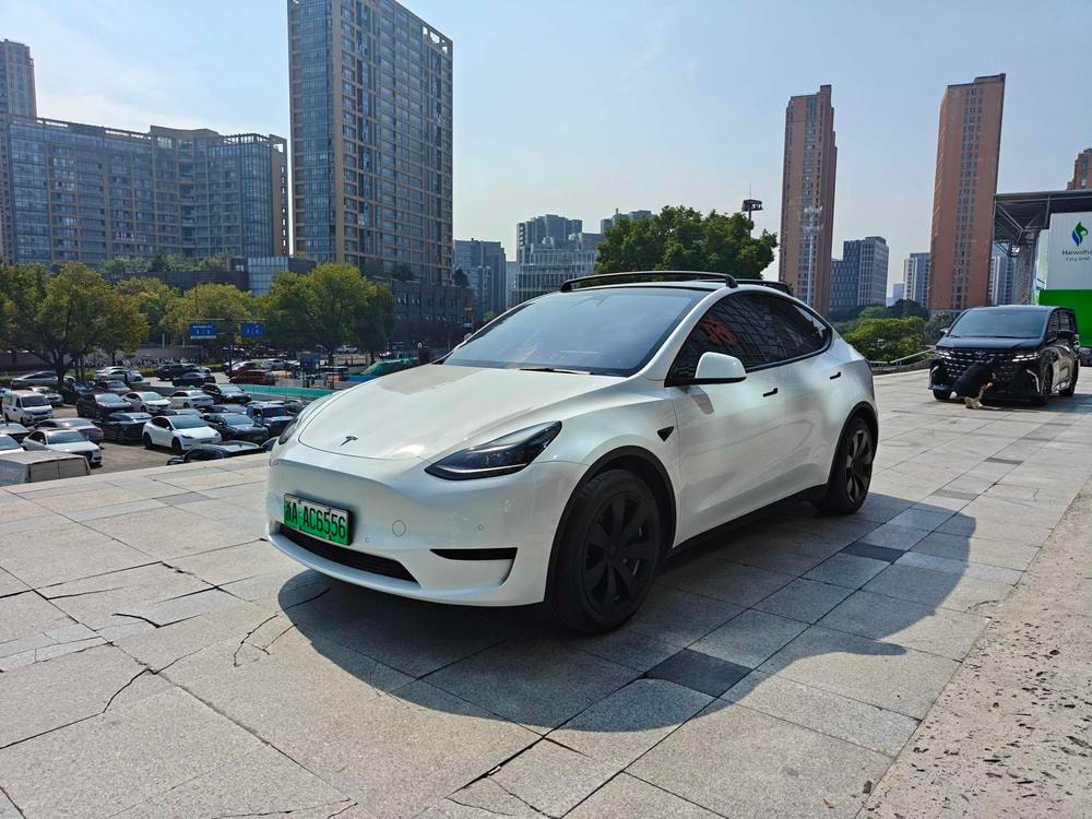Tesla Model Y 2022 — фото автомобиля