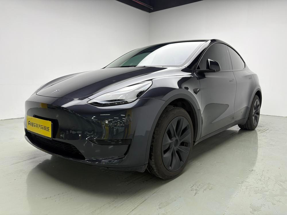 Tesla Model Y 2024 — фото автомобиля