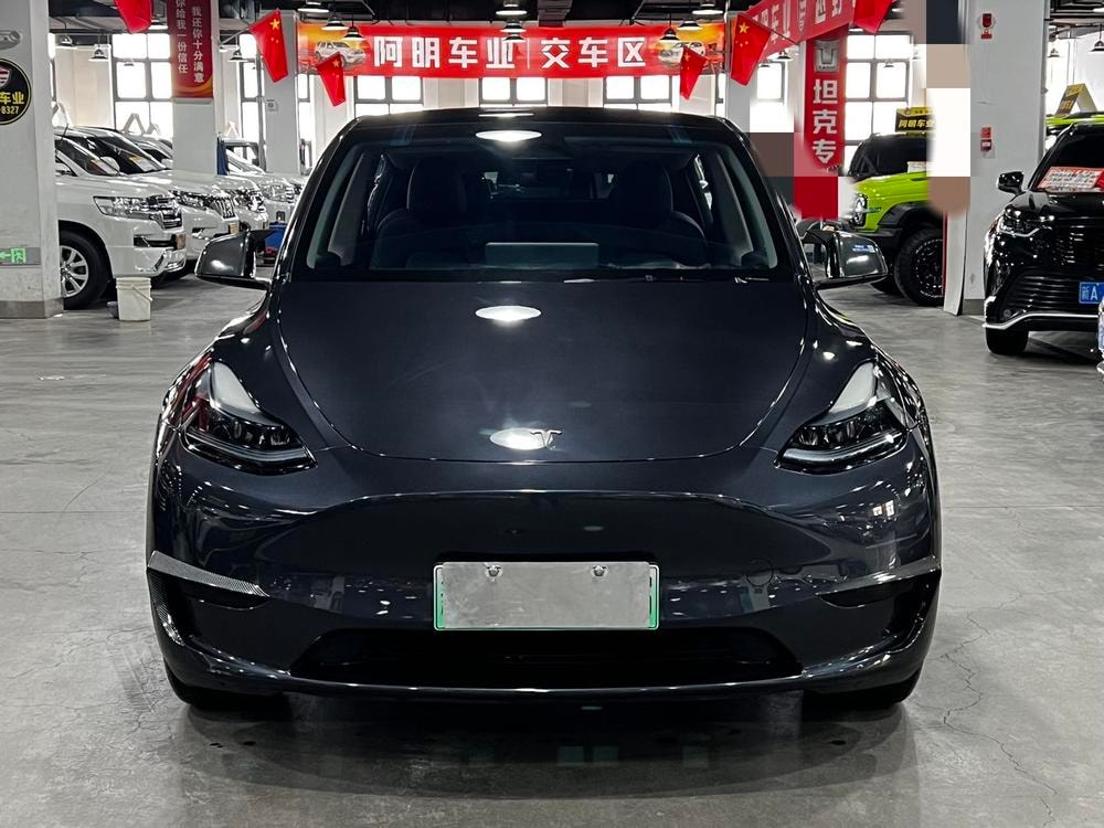 Tesla Model Y 2024 — фото автомобиля
