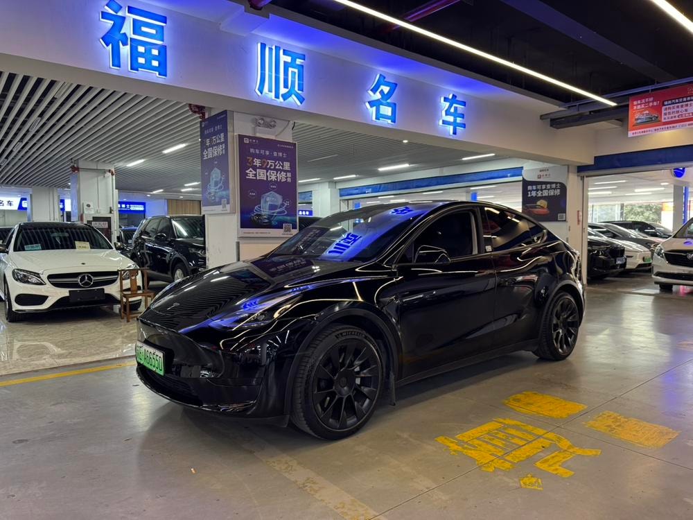 Tesla Model Y 2023 — фото автомобиля