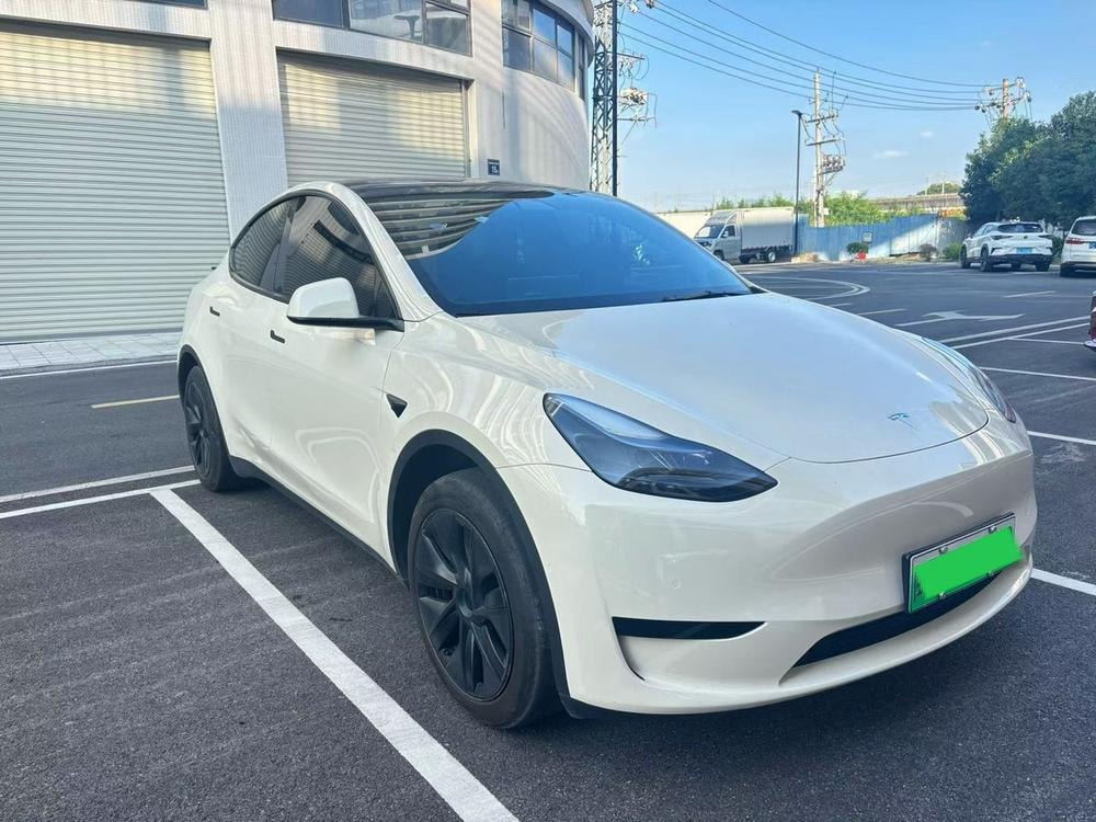 Tesla Model Y 2023 — фото автомобиля