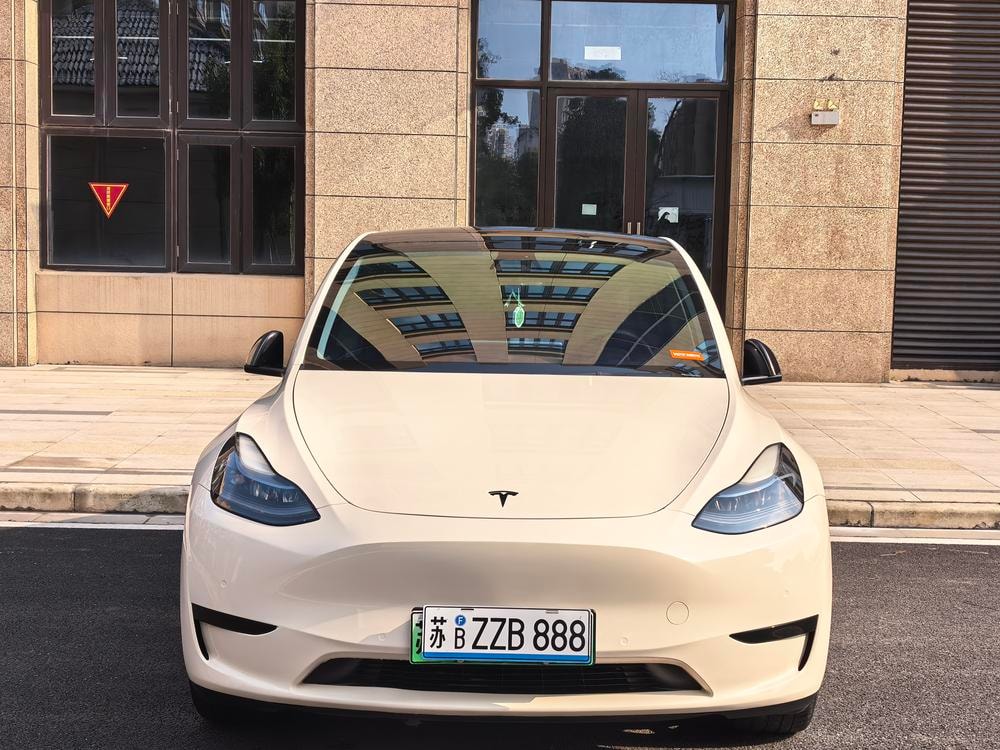 Tesla Model Y 2022 — фото автомобиля