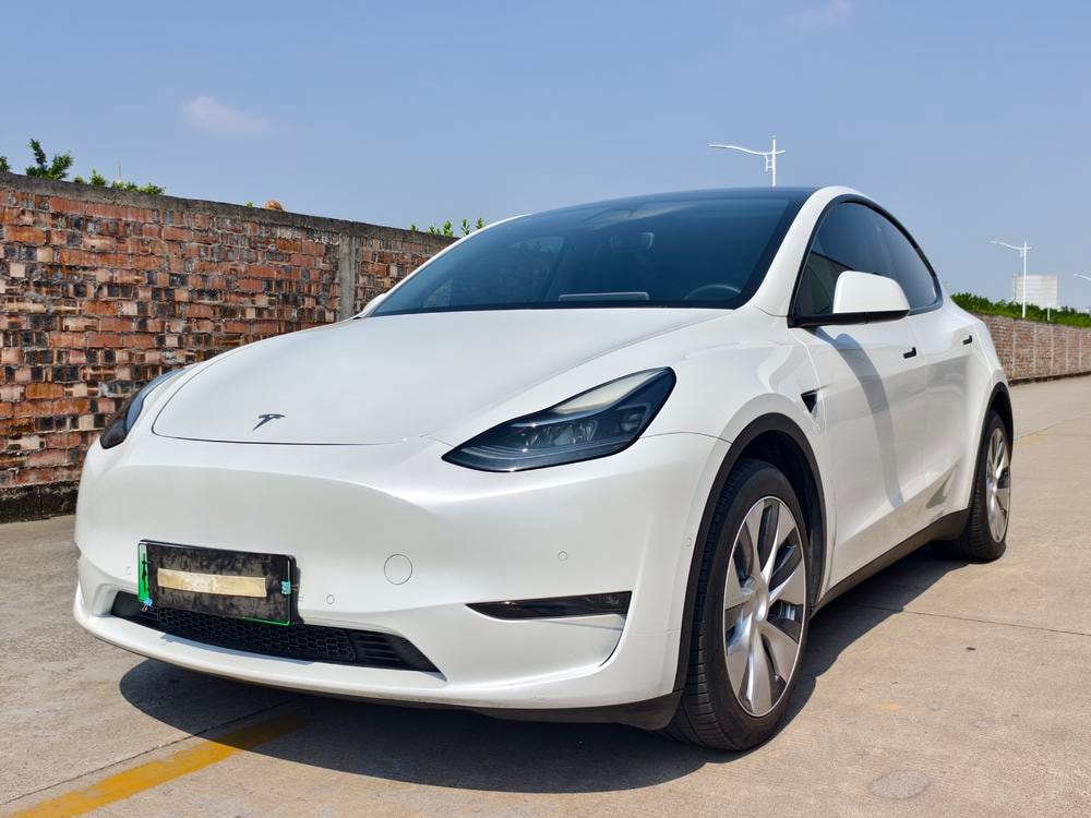 Tesla Model Y 2021 — фото автомобиля 1