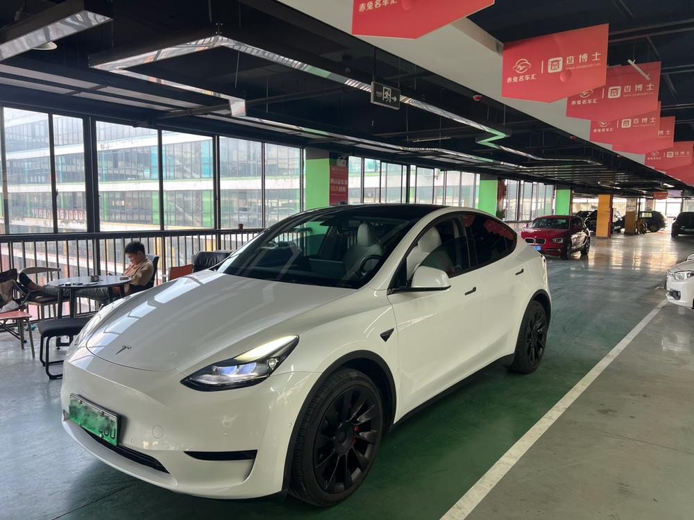 Tesla Model Y 2022 — фото автомобиля