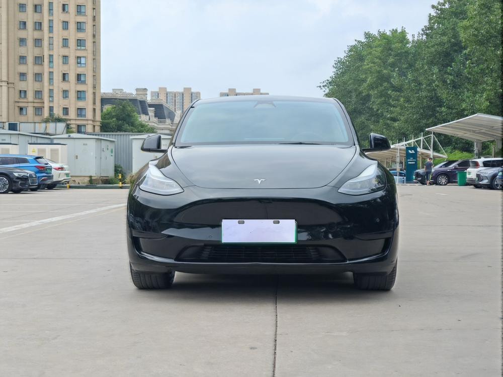 Tesla Model Y 2023 — фото автомобиля