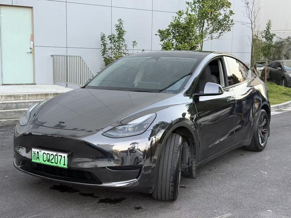 Tesla Model Y 2024 — фото автомобиля