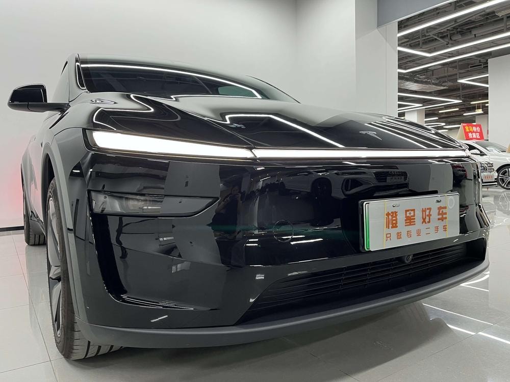 Tesla Model Y 2025 — фото автомобиля