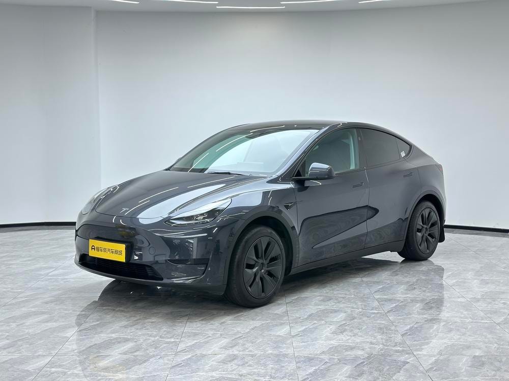 Tesla Model Y 2024 — фото автомобиля