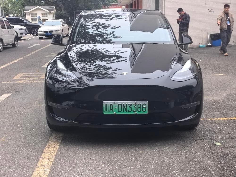 Tesla Model Y 2021 — фото автомобиля