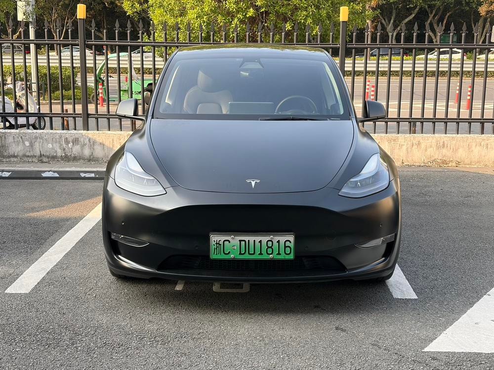 Tesla Model Y 2022 — фото автомобиля