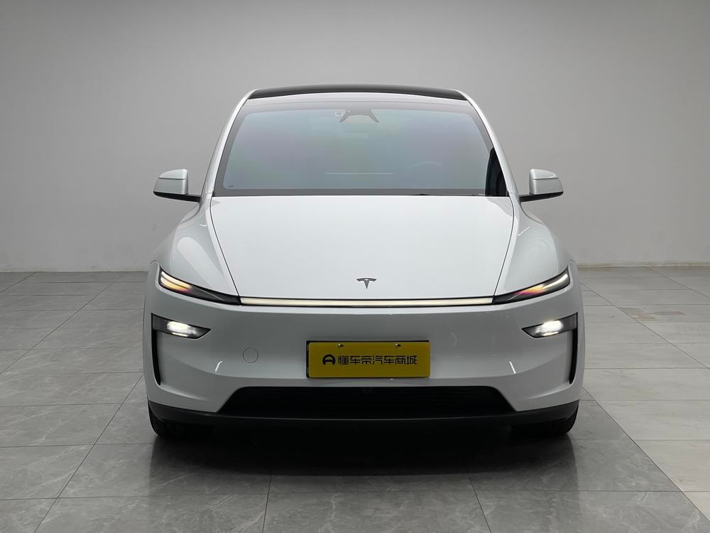 Tesla Model Y L 2026 — фото автомобиля