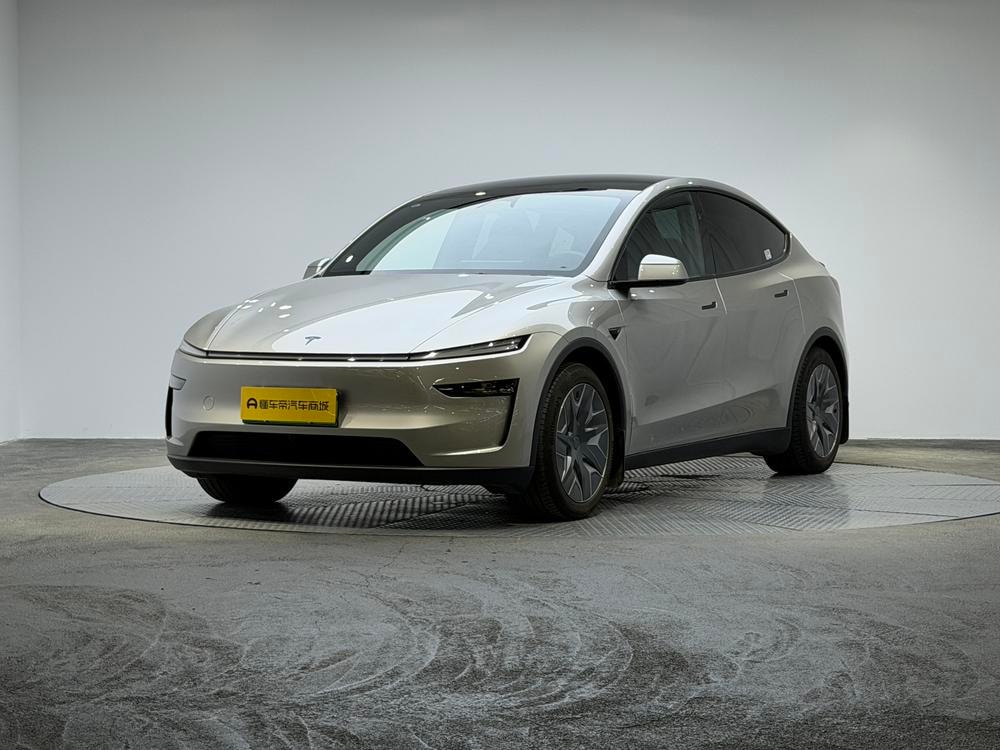 Tesla Model Y L 2026 — фото автомобиля