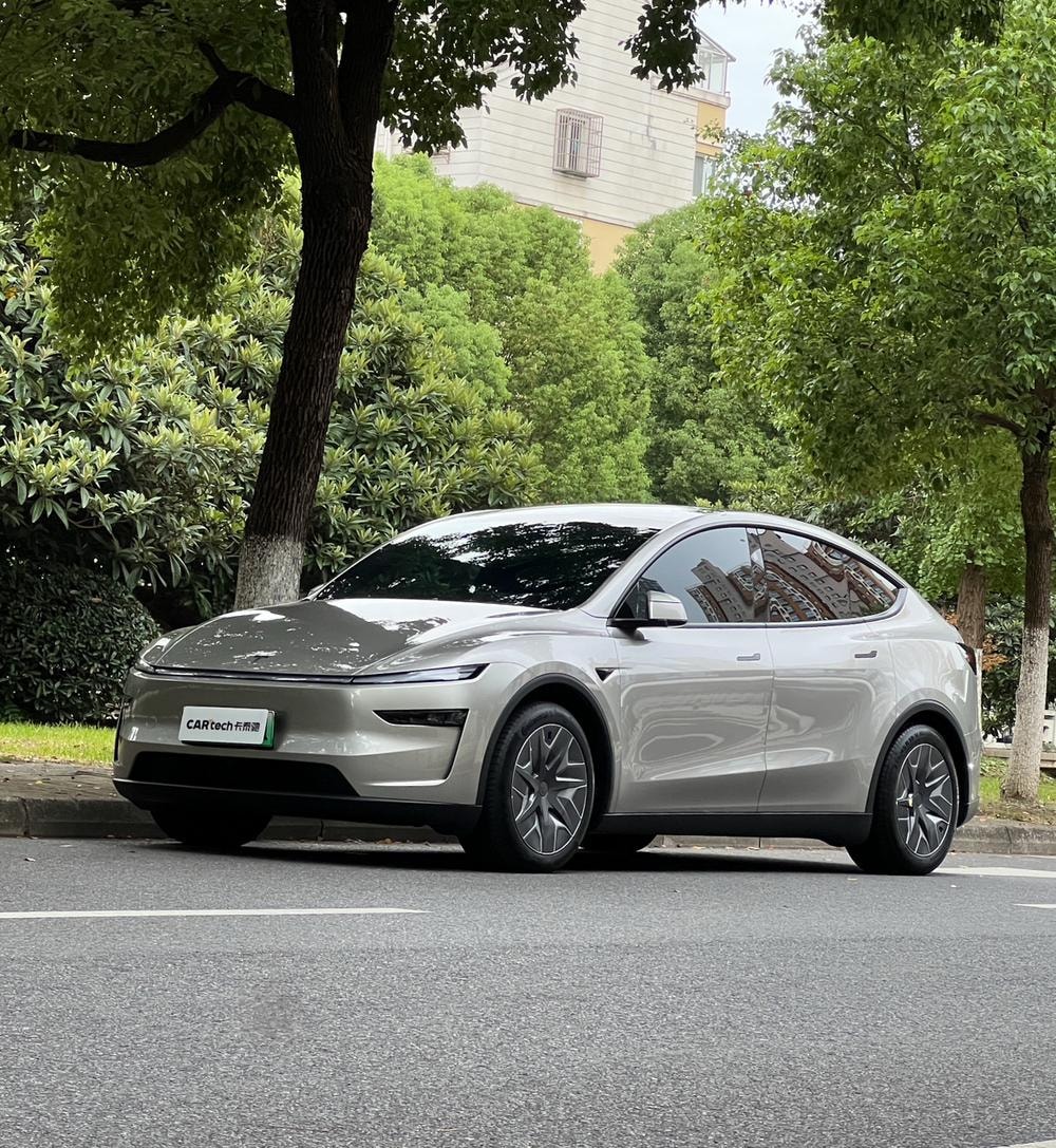 Tesla Model Y L 2026 — фото автомобиля 1