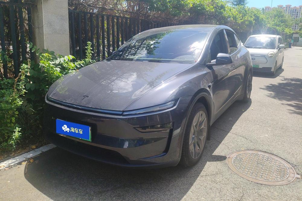 Tesla Model Y L 2026 — фото автомобиля