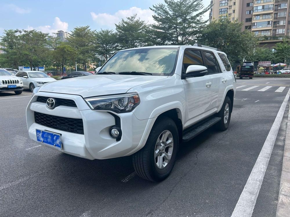 Toyota 4Runner 2018 — фото автомобиля