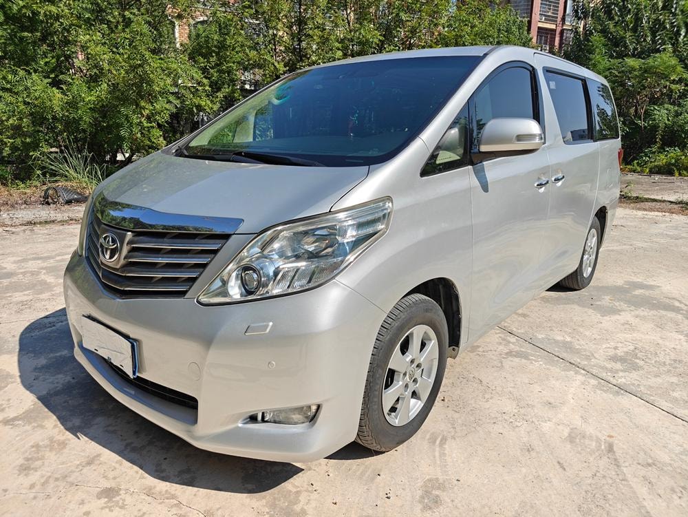 Toyota Alphard 2011 — фото автомобиля