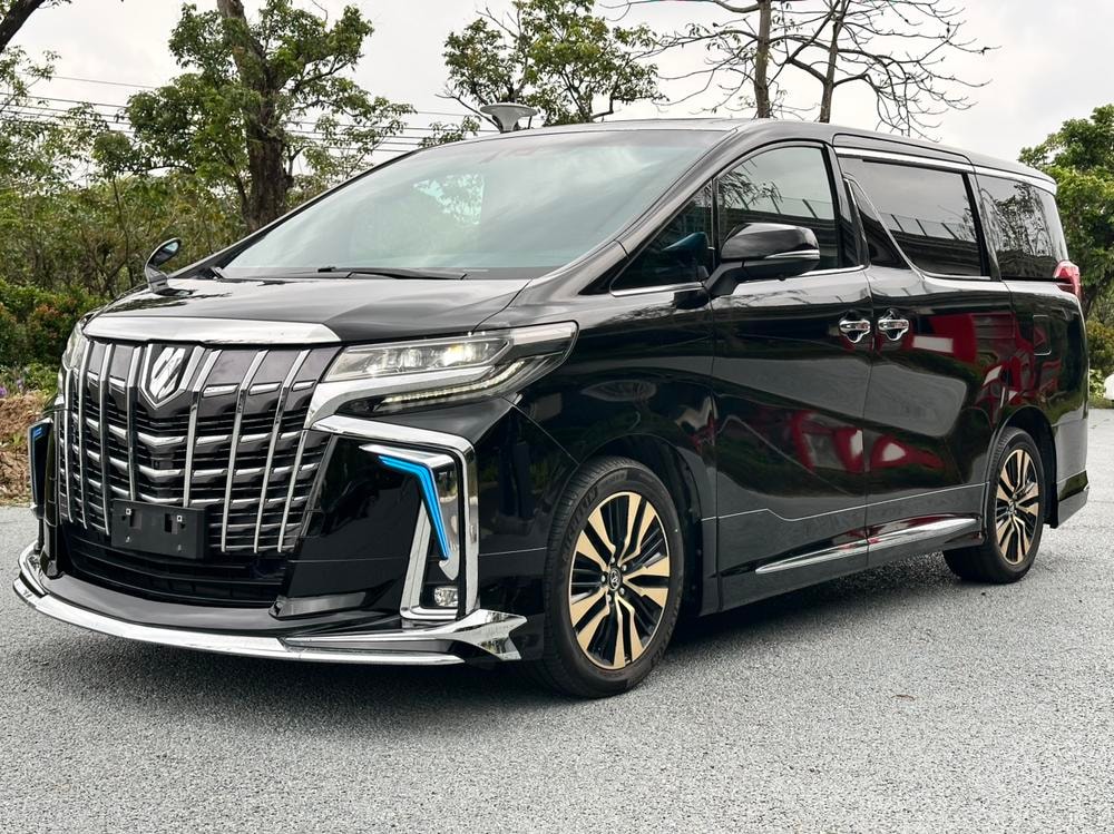 Toyota Alphard 2018 — фото автомобиля