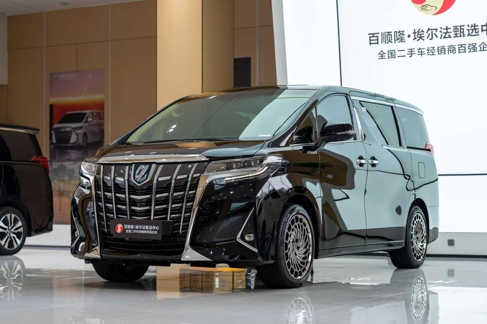 Toyota Alphard 2021 — фото автомобиля