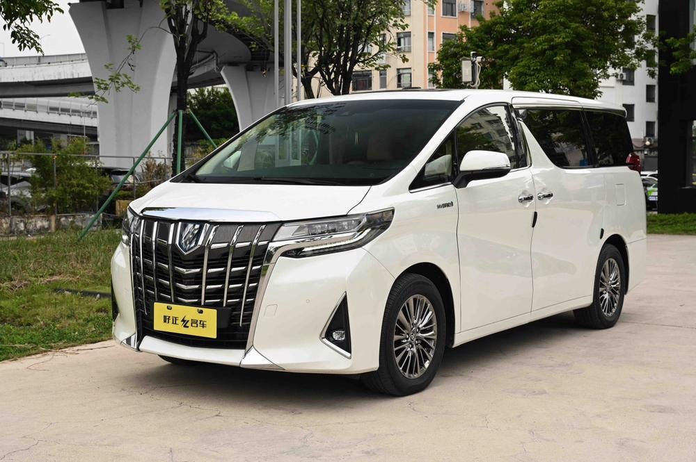 Toyota Alphard 2021 — фото автомобиля 1