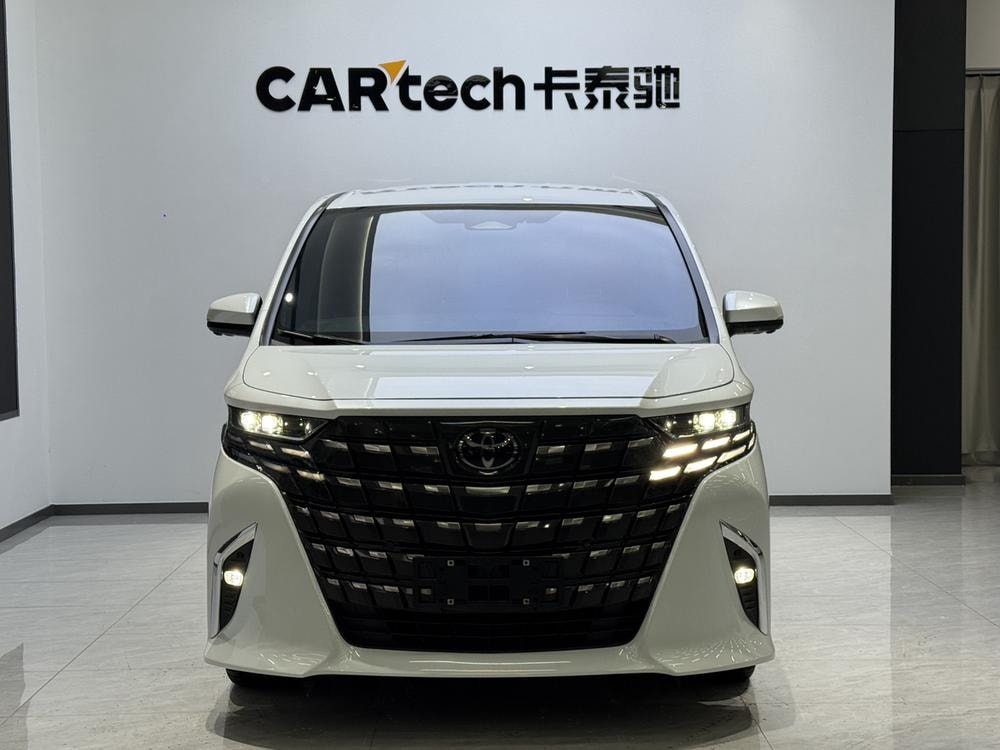 Toyota Alphard 2024 — фото автомобиля 1