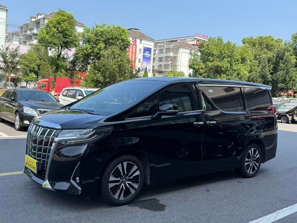 Toyota Alphard 2018 — фото автомобиля