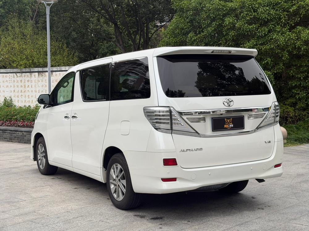 Toyota Alphard 2012 — фото автомобиля