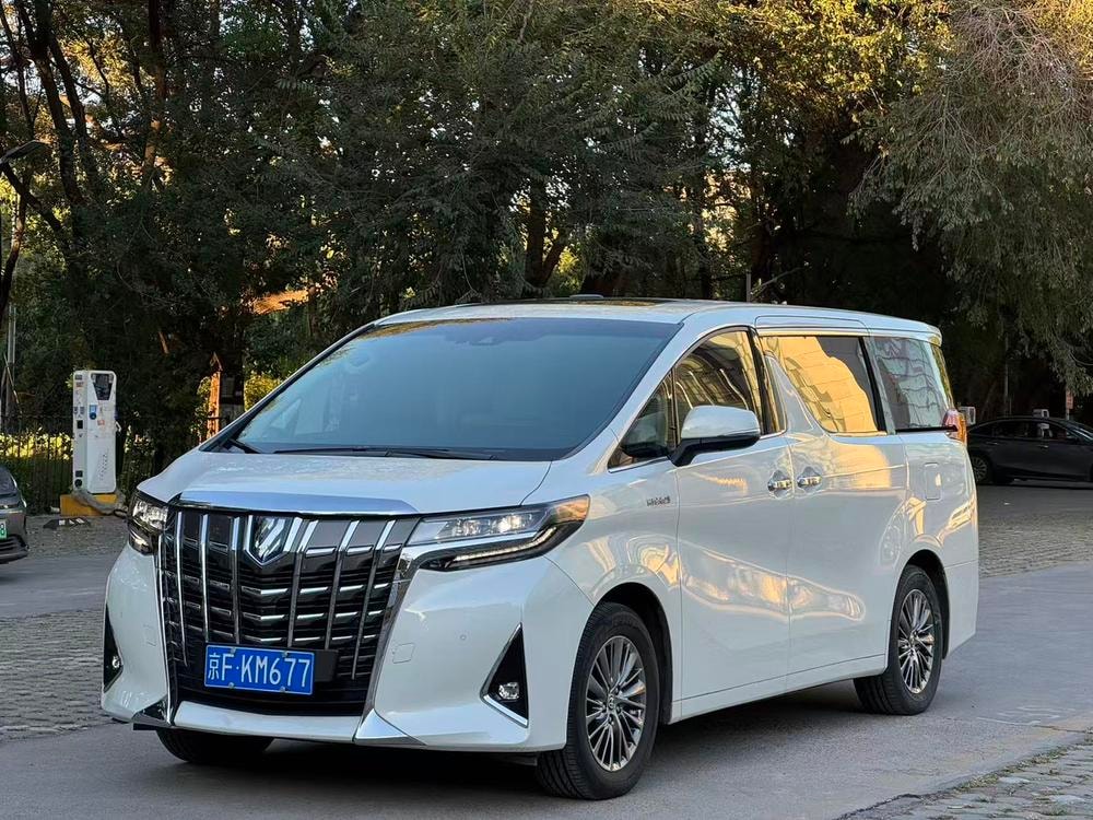 Toyota Alphard 2021 — фото автомобиля