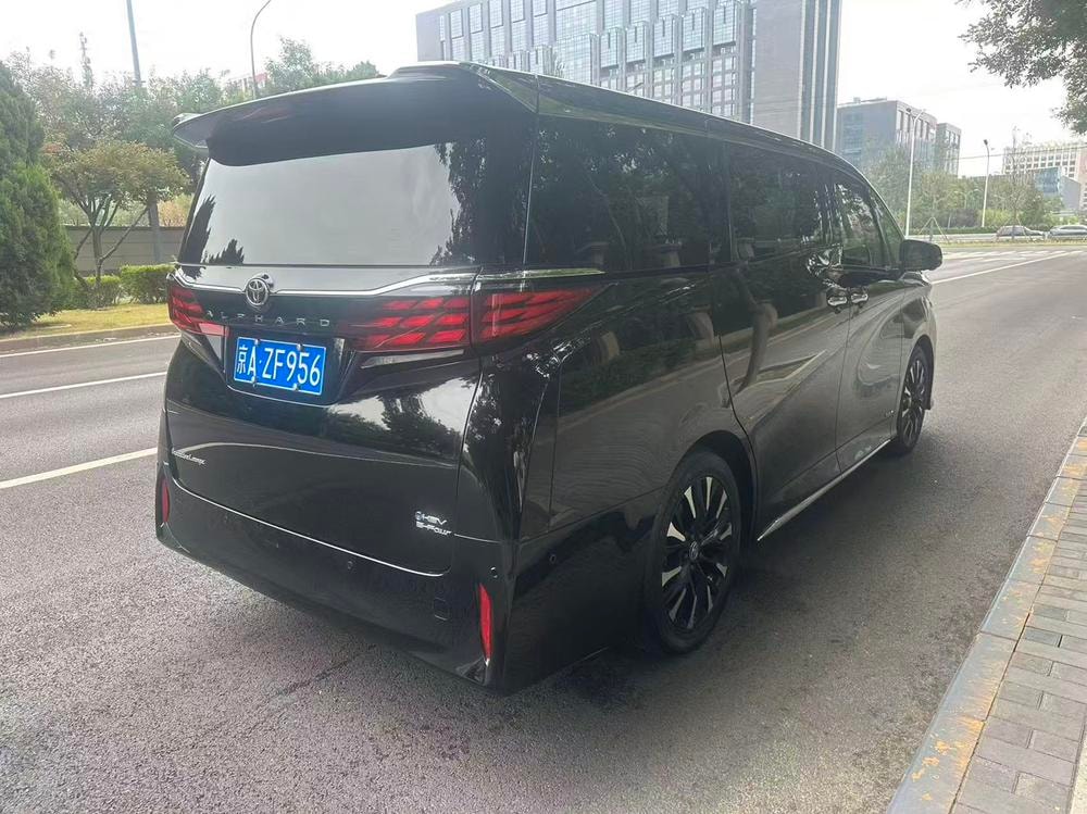 Toyota Alphard 2023 — фото автомобиля