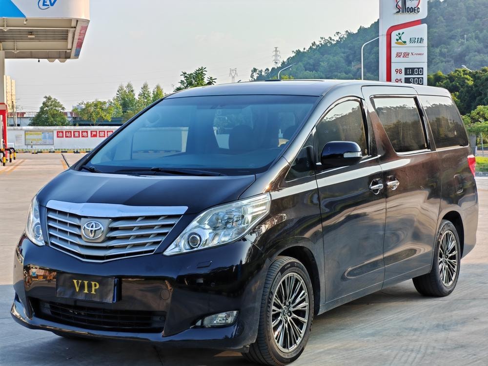 Toyota Alphard 2011 — фото автомобиля 1