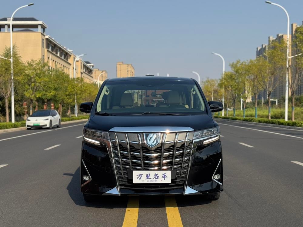 Toyota Alphard 2021 — фото автомобиля