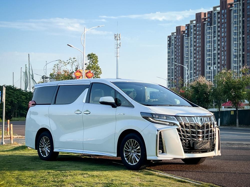 Toyota Alphard 2021 — фото автомобиля 1