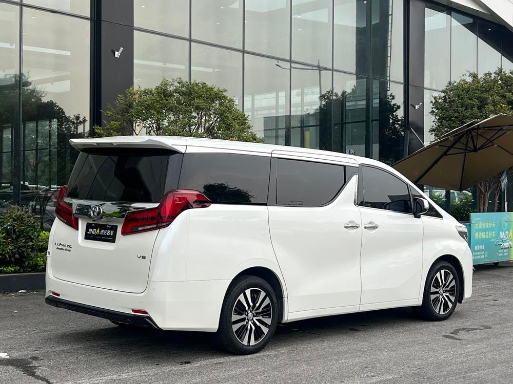 Toyota Alphard 2018 — фото автомобиля