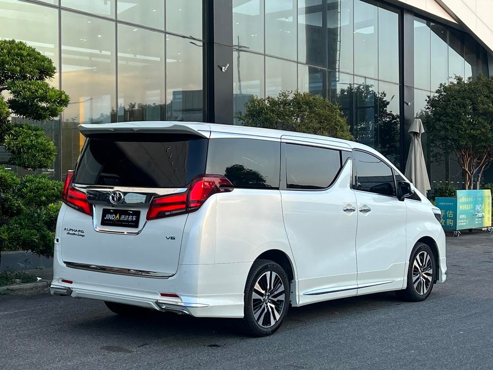 Toyota Alphard 2018 — фото автомобиля