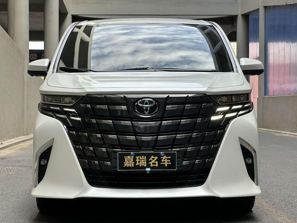 Toyota Alphard 2024 — фото автомобиля
